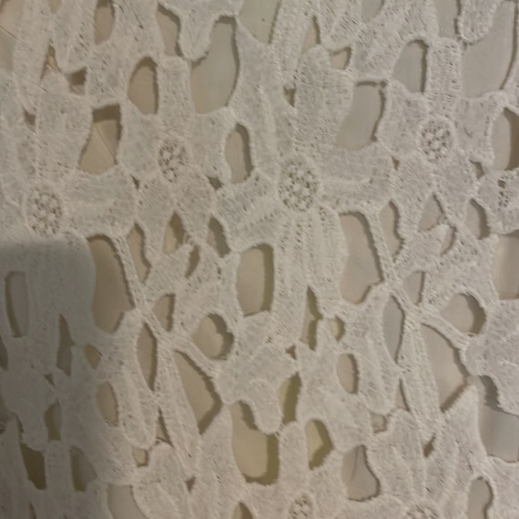 Xhilaration Creme Lace Tank Small - Picture 2 of 4
